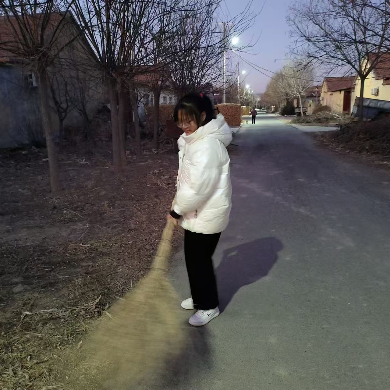ɨɳ